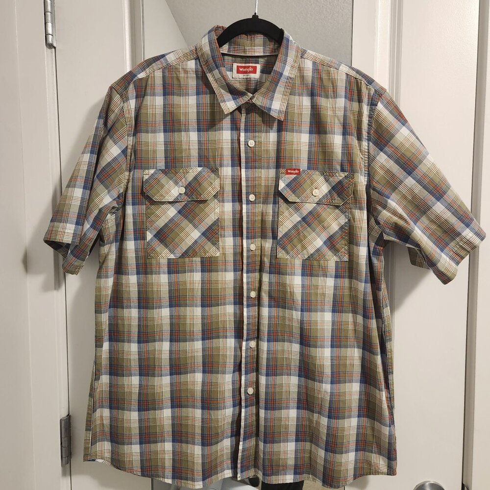 Wrangler Plaid Short Sleeve Button Down Shirt – Size L – Blue / Tan / Rust